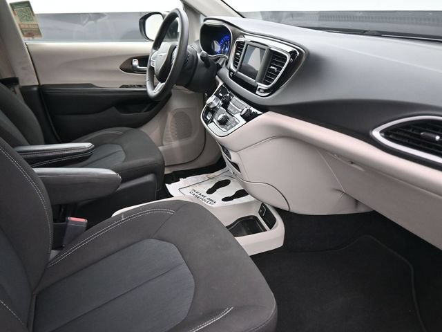 Used 2023 Chrysler Voyager LX FWD image 21