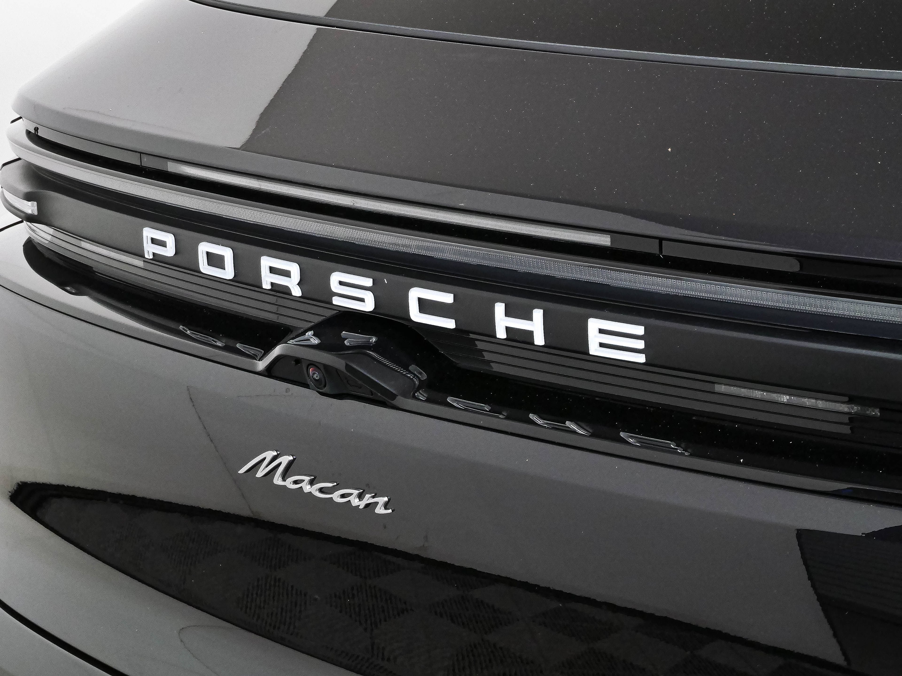 Certified 2025 Porsche Macan Electric RWD image 36