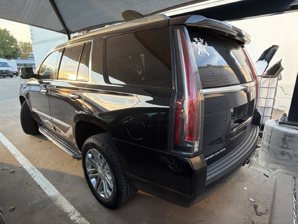 Used 2020 Cadillac Escalade 2WD image 3