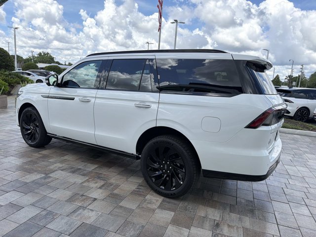 New 2026 Lincoln Navigator Reserve w/ Jet Appearance Package AWD/4WD image 4