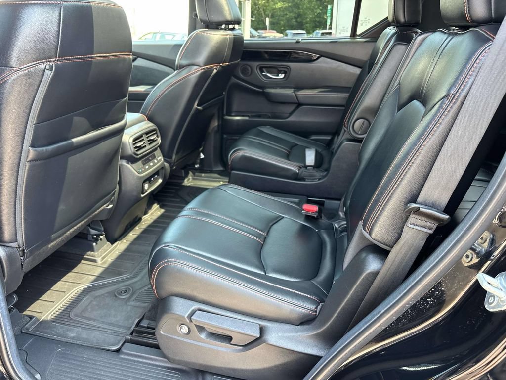 Used 2025 Honda Pilot TrailSport image 14