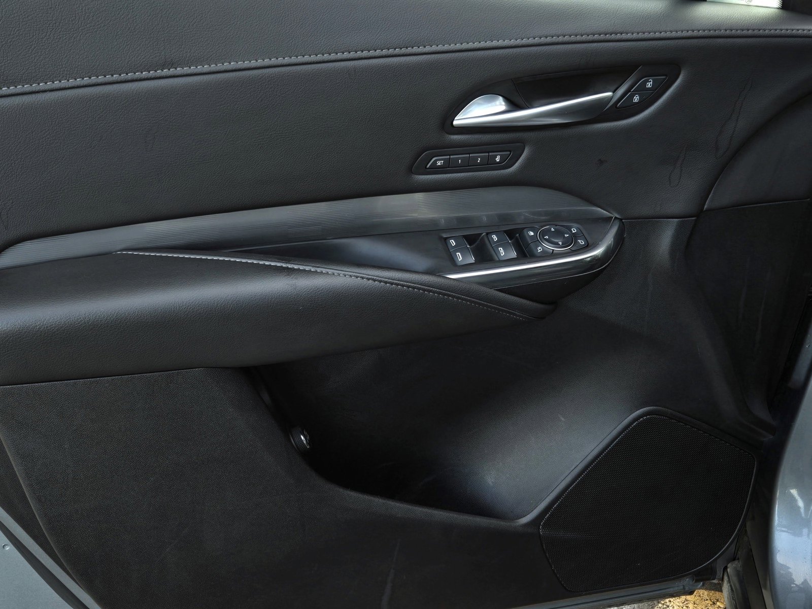 Used 2024 Cadillac XT4 Premium Luxury image 9