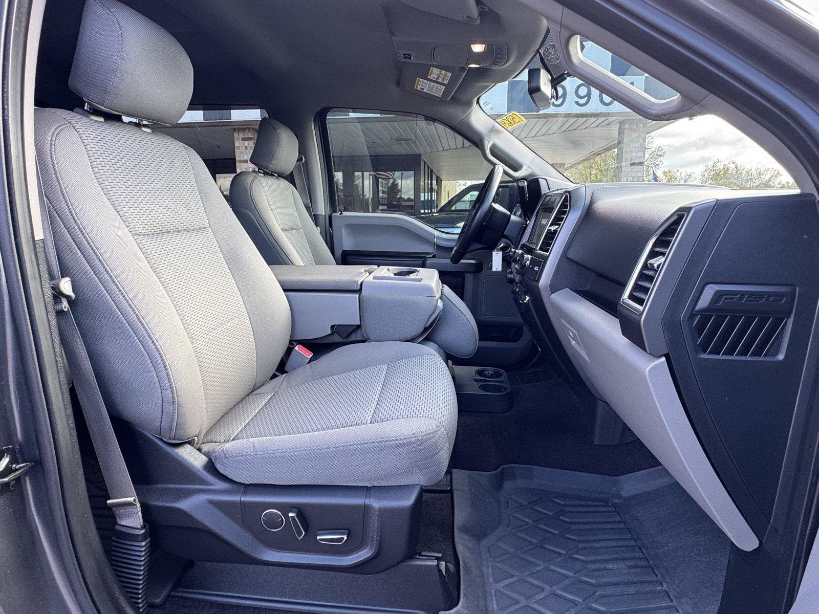 Used 2017 Ford F150 XLT w/ Equipment Group 302A Luxury AWD/4WD image 25