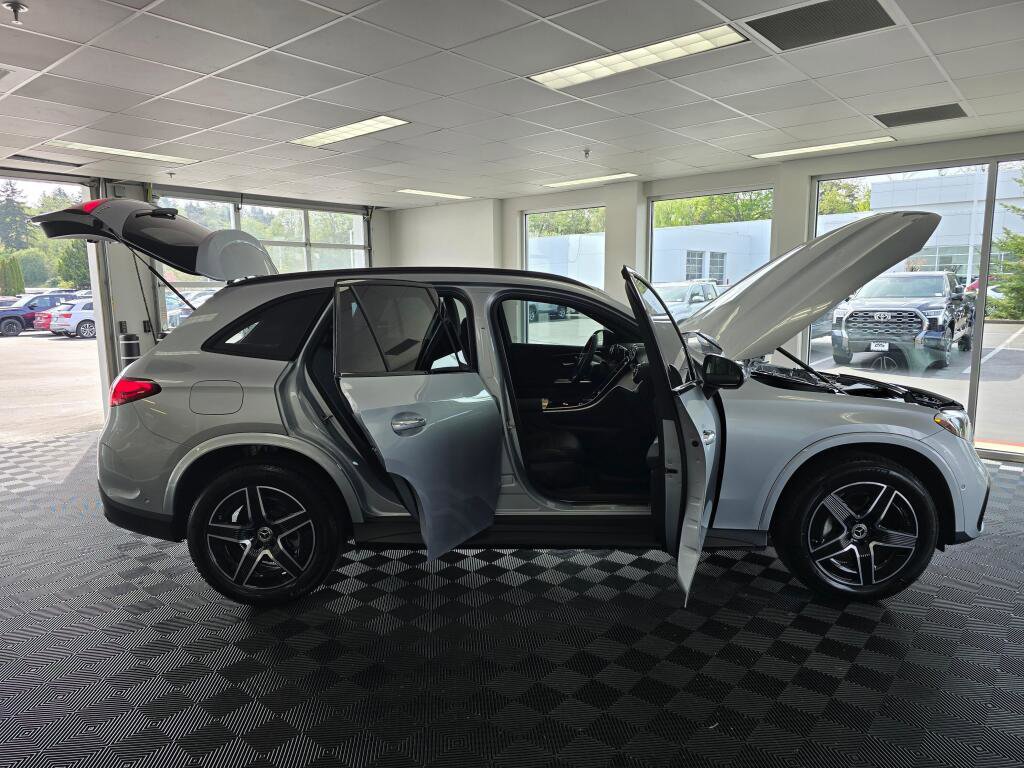Used 2024 Mercedes-Benz GLC 300 4MATIC image 18