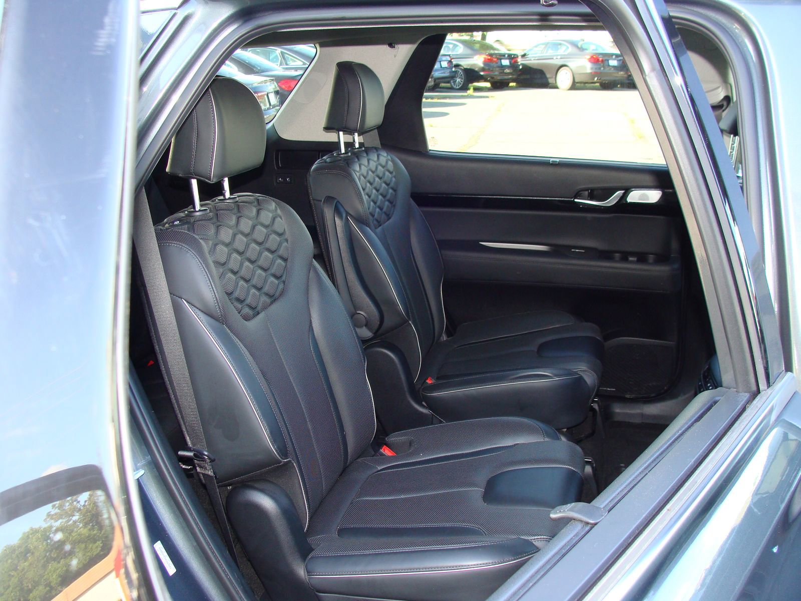 Used 2022 Hyundai Palisade Limited w/ Cargo Package image 11