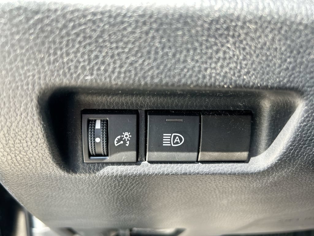 Used 2020 Toyota RAV4 XLE FWD image 14