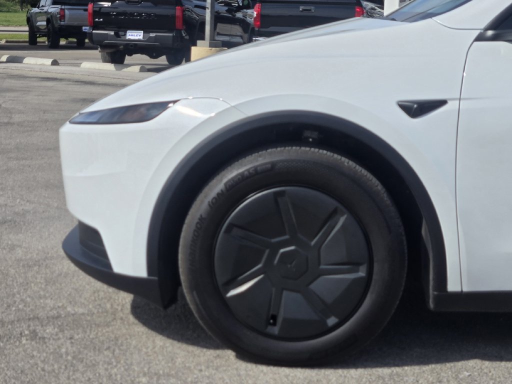 Used 2026 Tesla Model Y AWD image 8