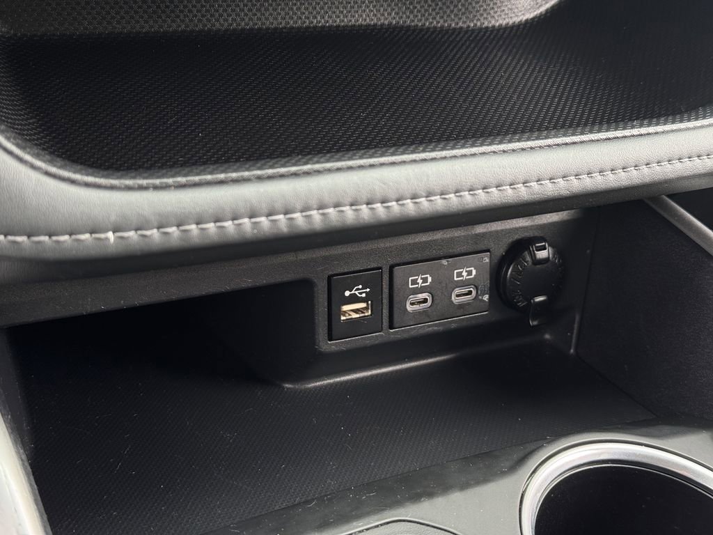 Used 2024 Toyota Highlander LE AWD/4WD image 20