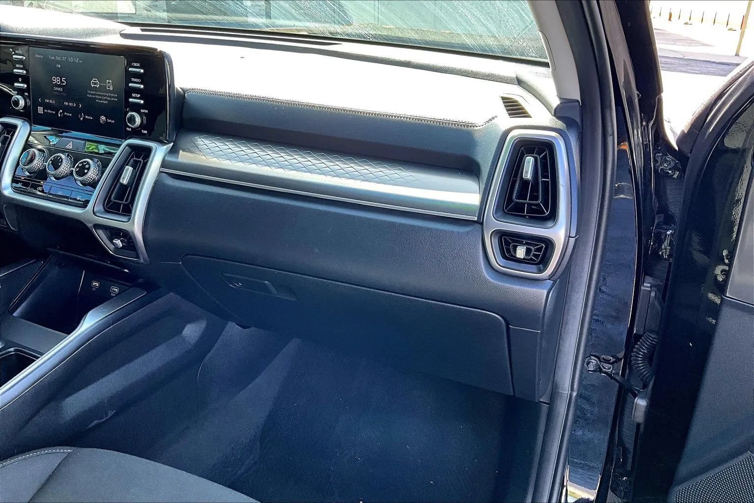 Used 2023 Kia Sorento LX FWD image 16