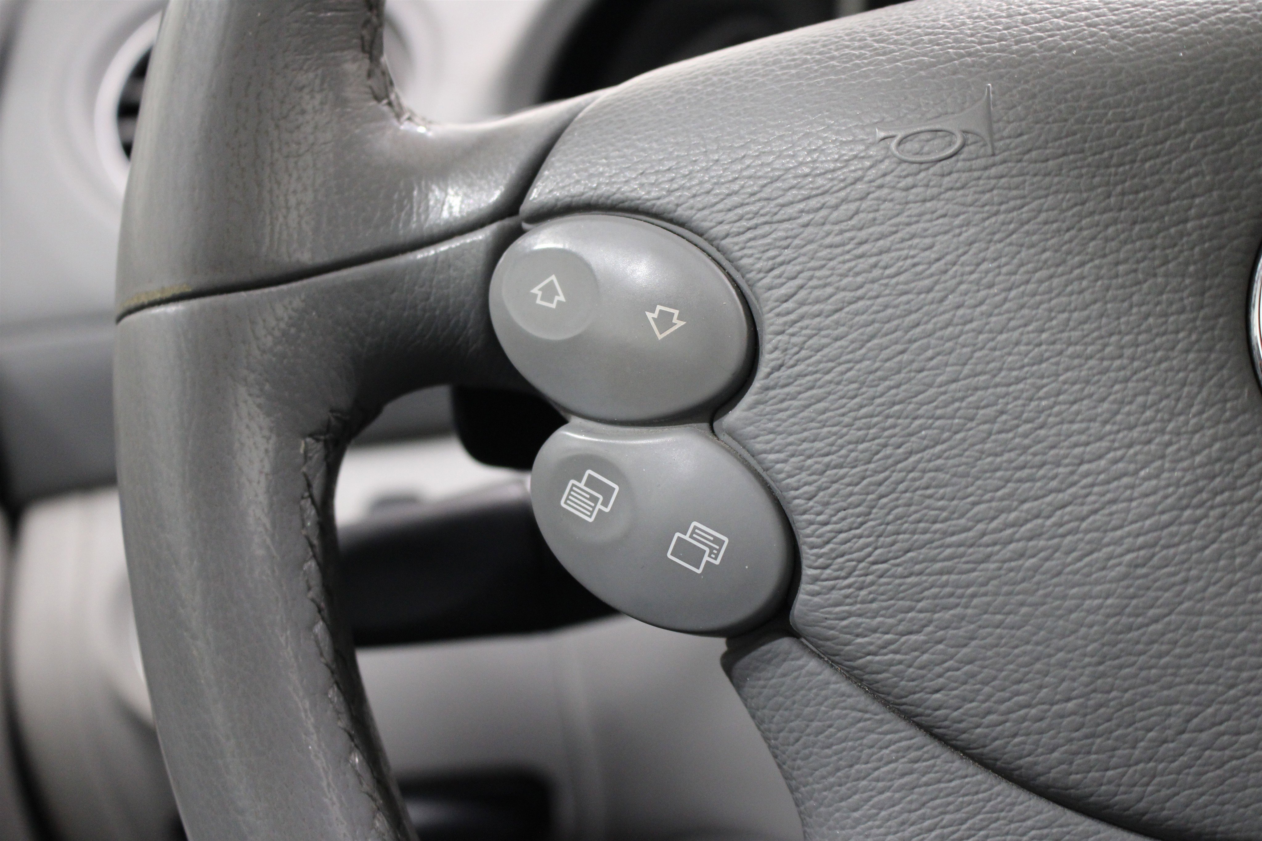 Used 2007 Mercedes-Benz SL 550 image 11