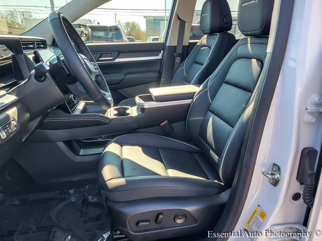 Used 2026 GMC Terrain Denali w/ LPO, Floor Liner Package AWD/4WD image 9