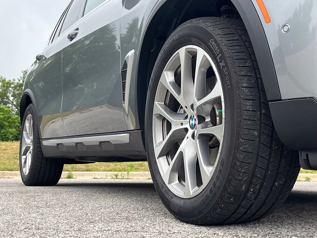 Certified 2025 BMW X5 xDrive40i w/ Premium Package AWD/4WD image 11
