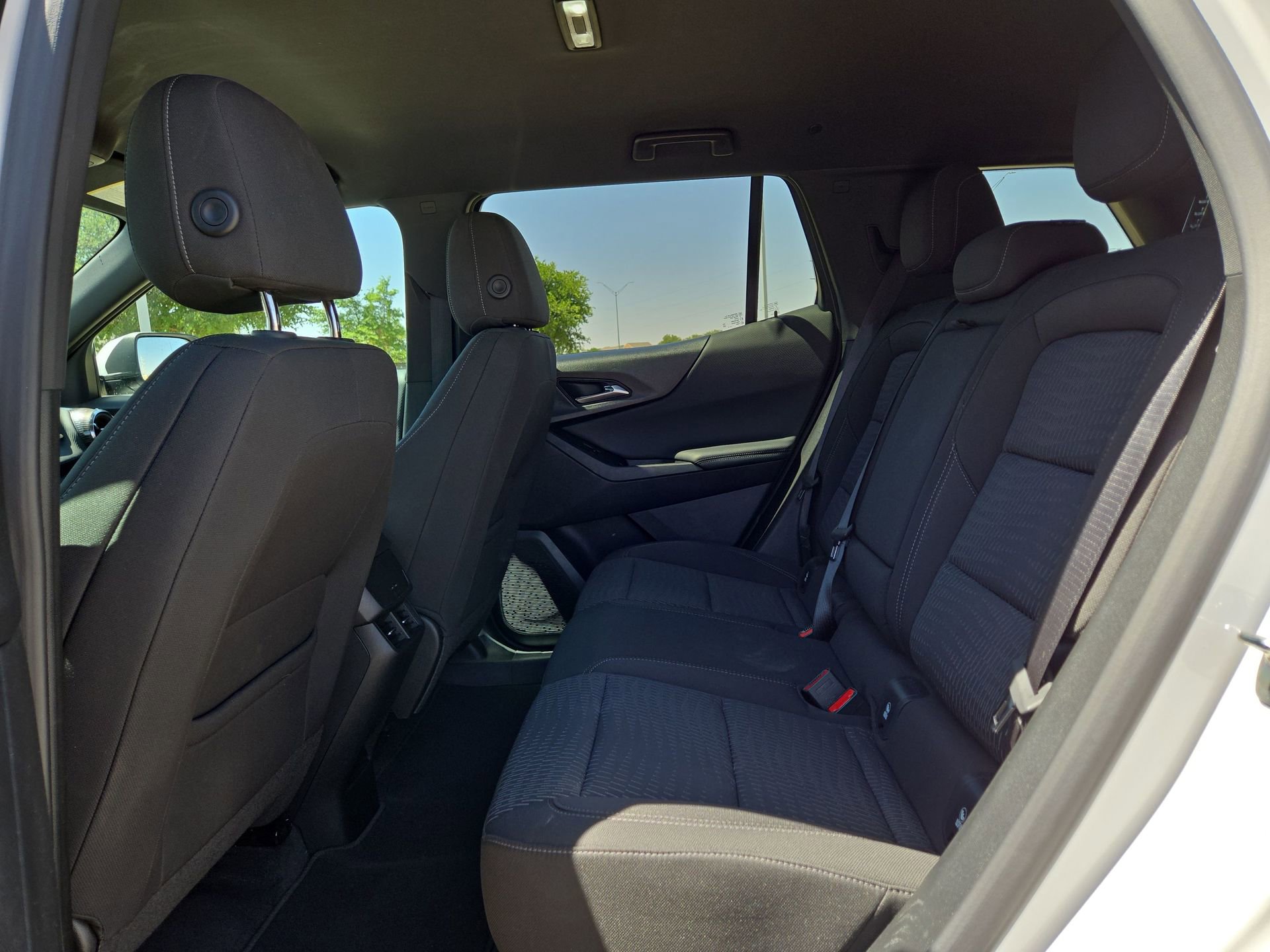 Used 2025 Chevrolet Equinox LT AWD/4WD image 13