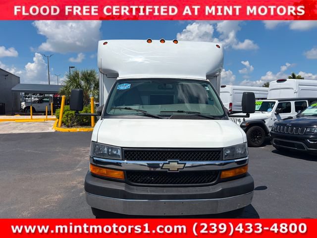 Used 2022 Chevrolet Express 3500 w/ Power Convenience Package RWD image 4