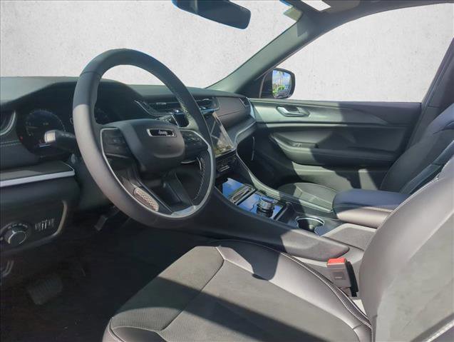 New 2025 Jeep Grand Cherokee Altitude image 2