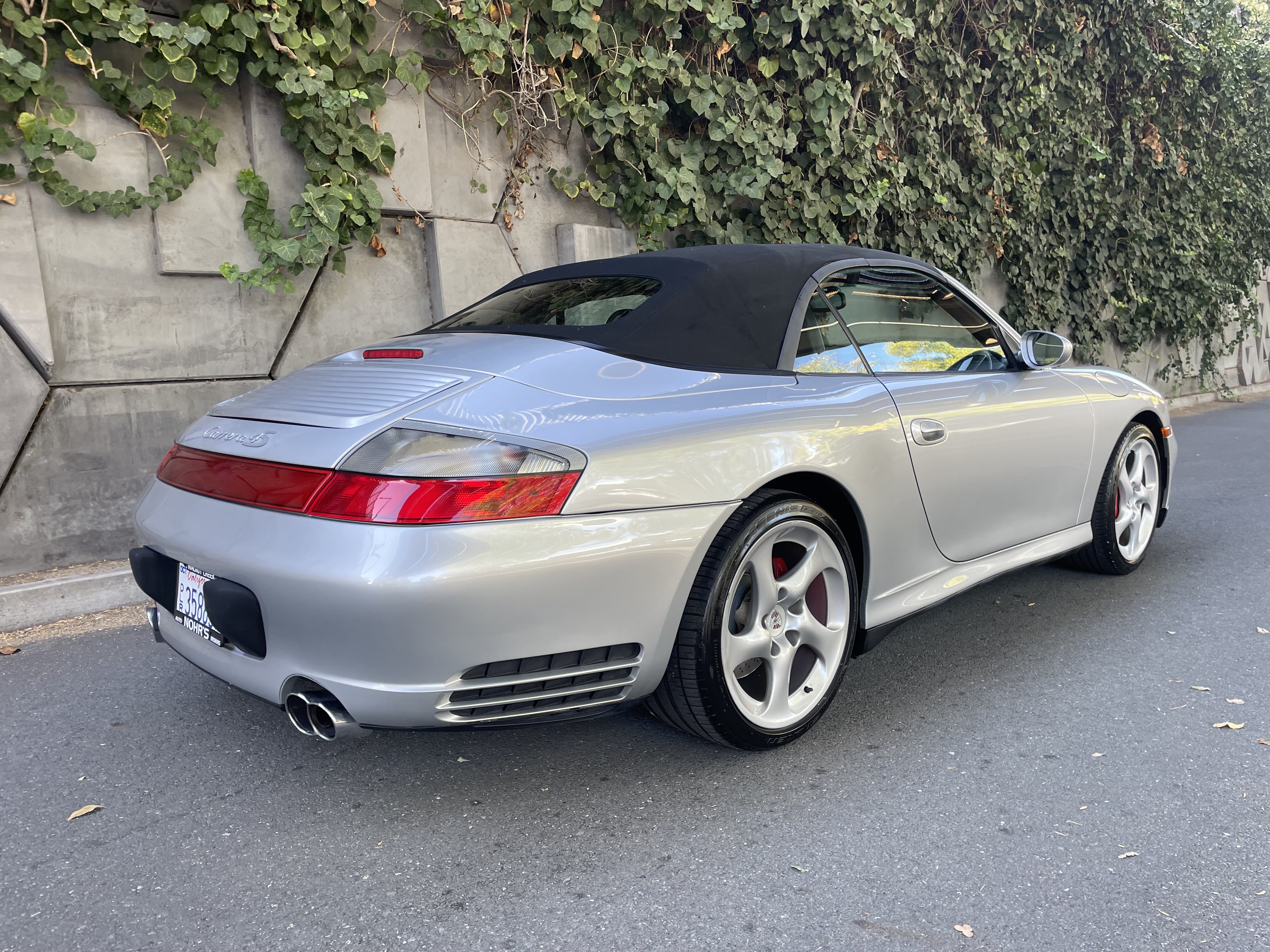 Used 2004 Porsche 911 Carrera 4S AWD/4WD image 9