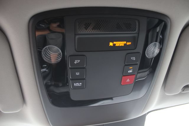 Used 2024 Kia Carnival EX FWD image 14