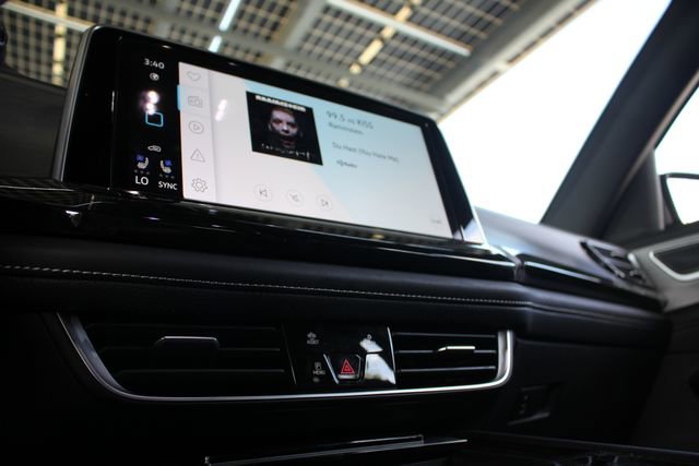 Used 2025 Volkswagen Atlas Cross Sport SE w/ Panoramic Sunroof Package image 17