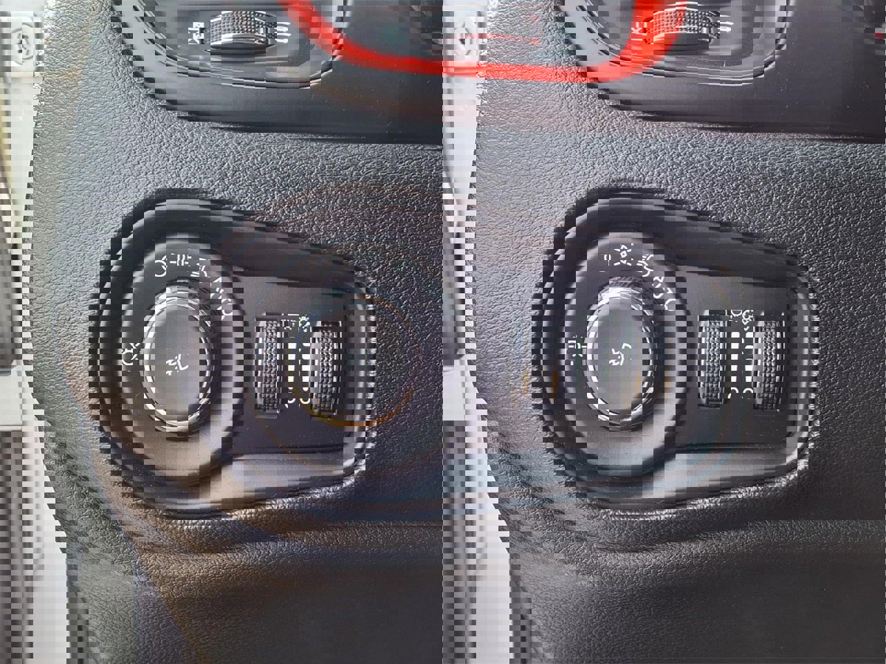 Used 2016 Jeep Renegade Trailhawk image 16