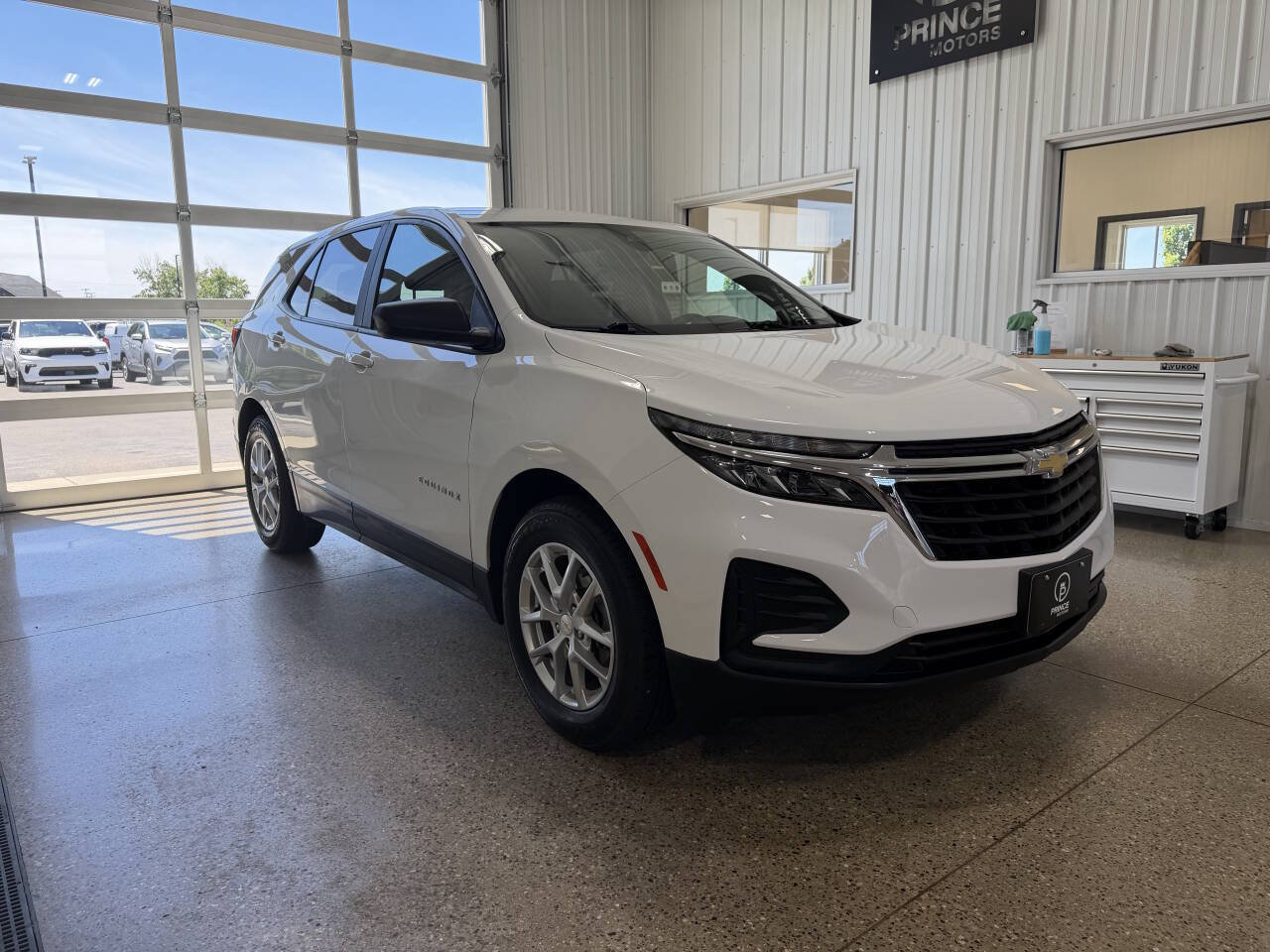 Used 2022 Chevrolet Equinox LS w/ LS Convenience Package AWD/4WD image 8