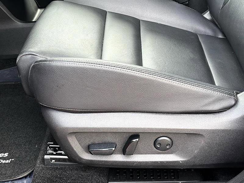 Used 2025 Nissan Rogue SL w/ Tech Package image 18