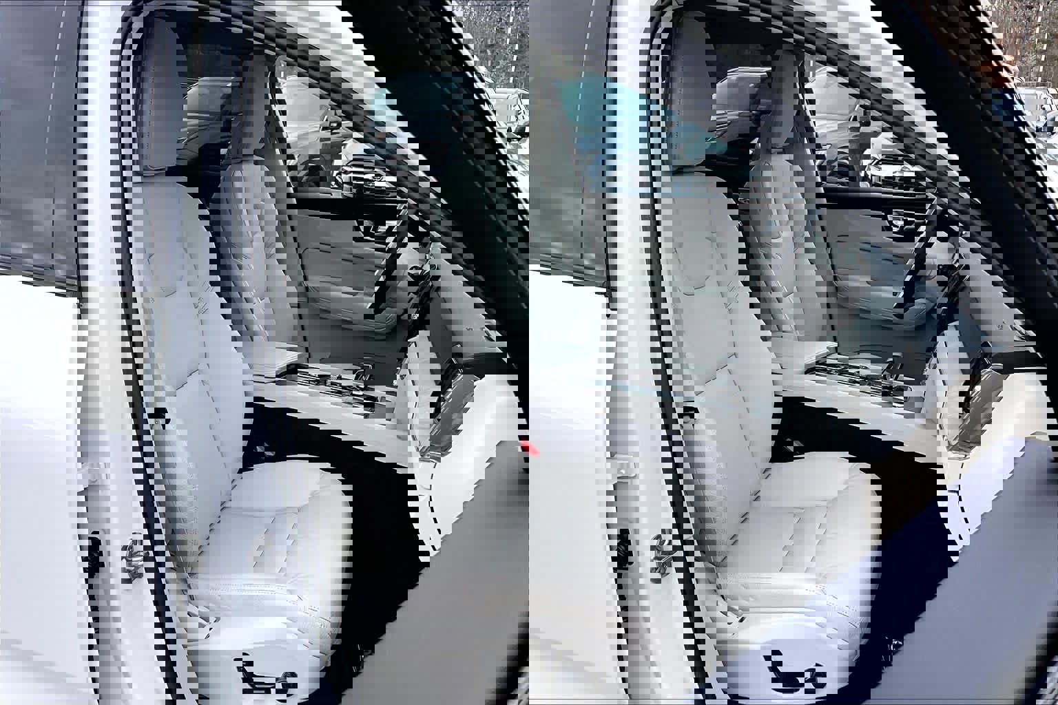 Certified 2023 Volvo XC60 B5 Plus w/ Climate Package image 8