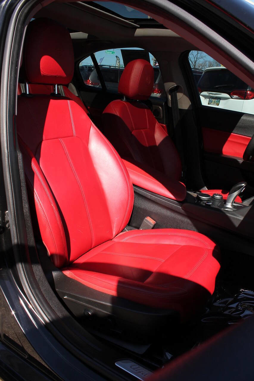 Used 2019 Alfa Romeo Giulia Ti w/ Nero Edizione image 24