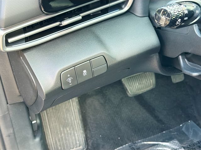 Certified 2025 Hyundai Elantra SEL FWD image 10