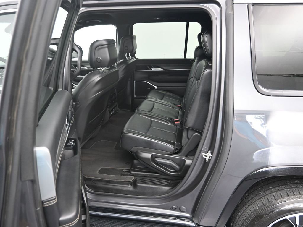 Used 2024 Jeep Wagoneer L Series II RWD image 22