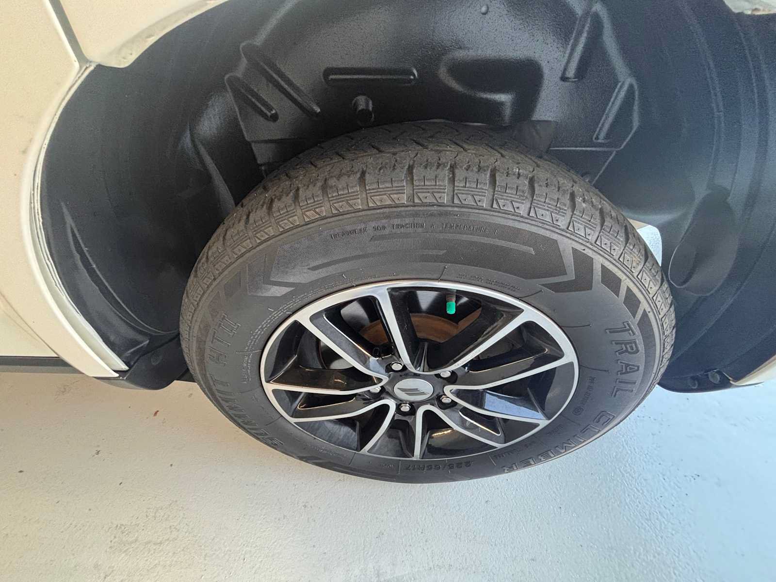 Used 2019 Dodge Journey SE w/ Connectivity Group FWD image 9