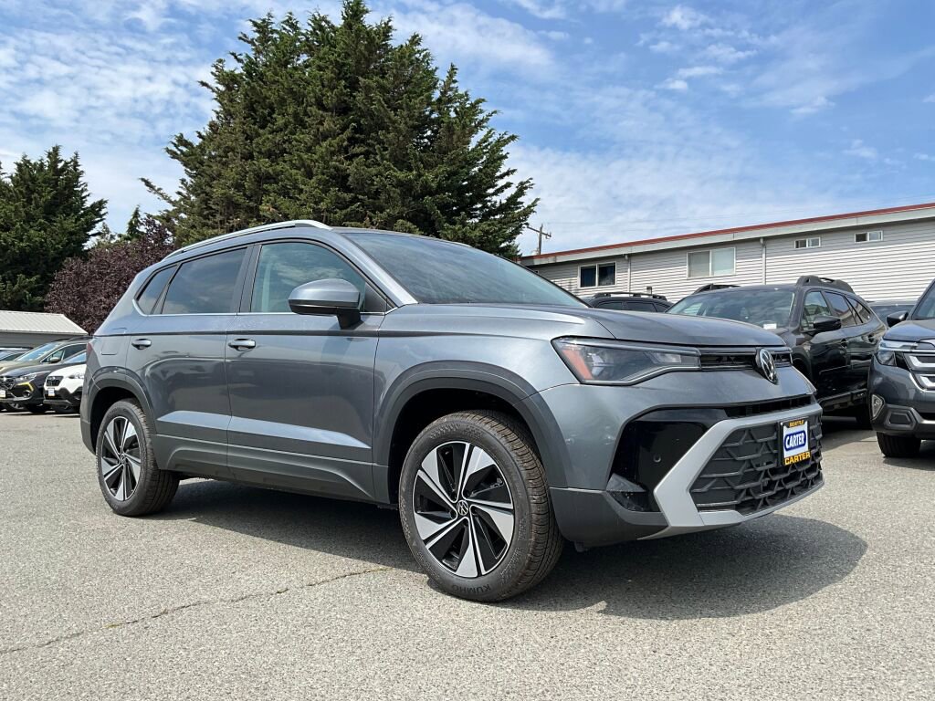 New 2025 Volkswagen Taos SE image 2