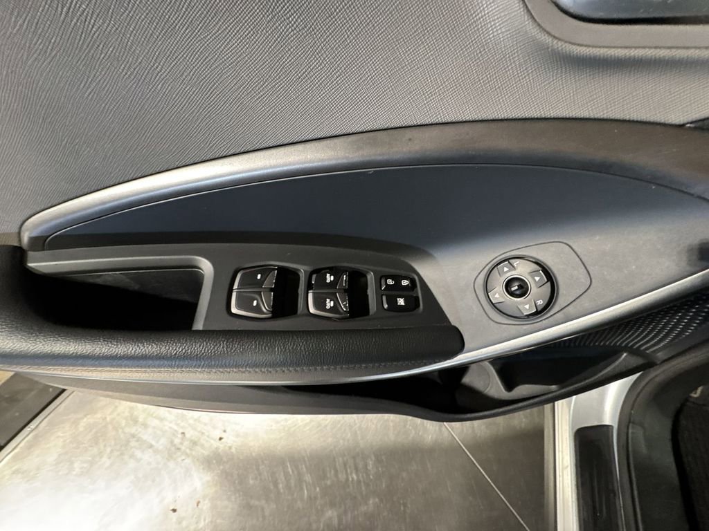 Used 2017 Hyundai Santa Fe SE image 19