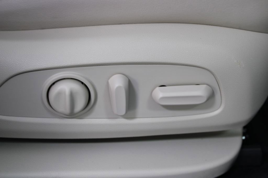 Used 2024 Buick Enclave Essence w/ Technology Package image 27