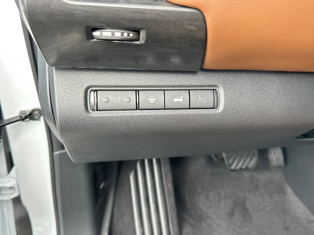 New 2026 Nissan Pathfinder Platinum AWD/4WD image 13