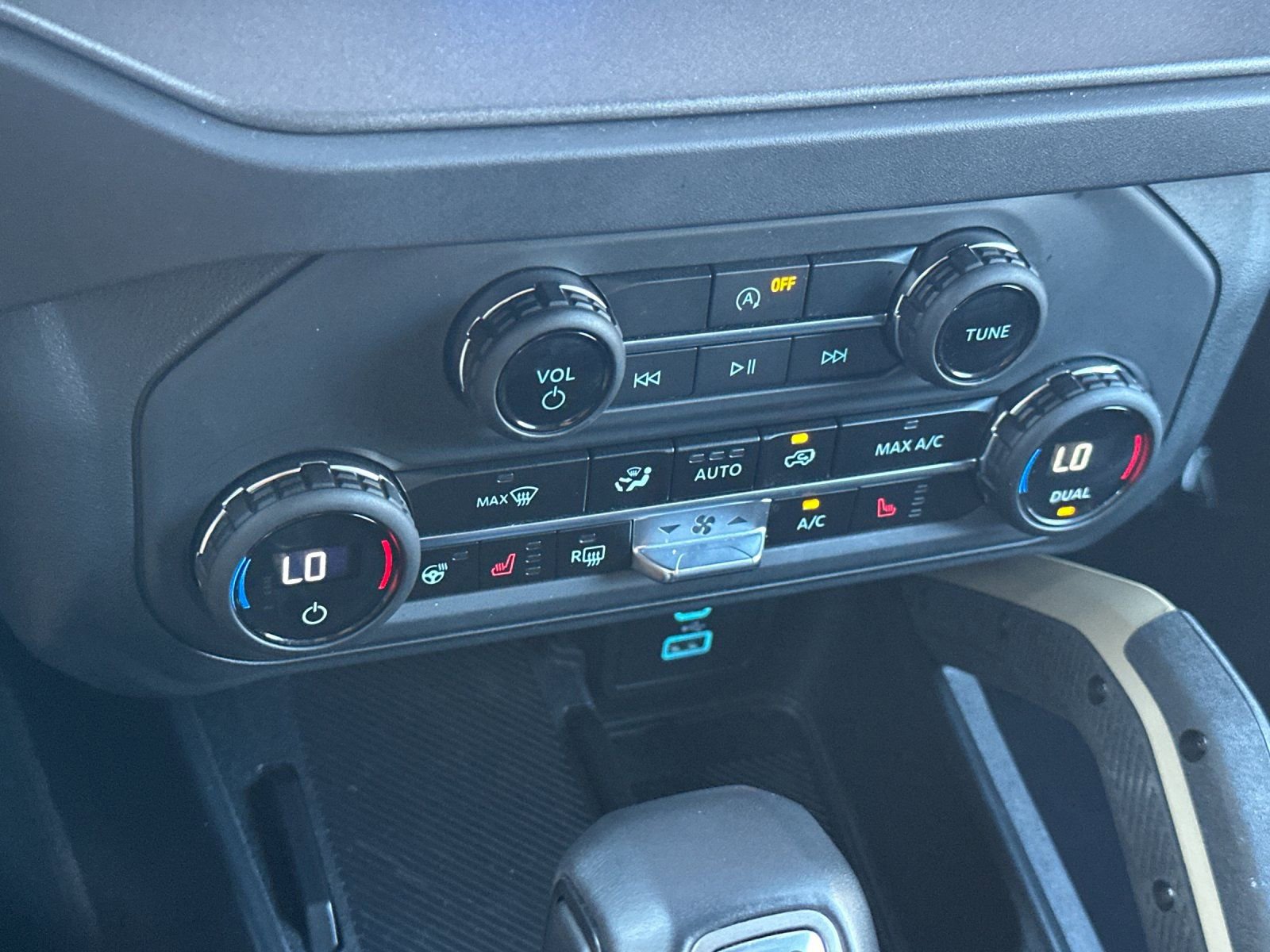 Used 2025 Ford Bronco Badlands image 24