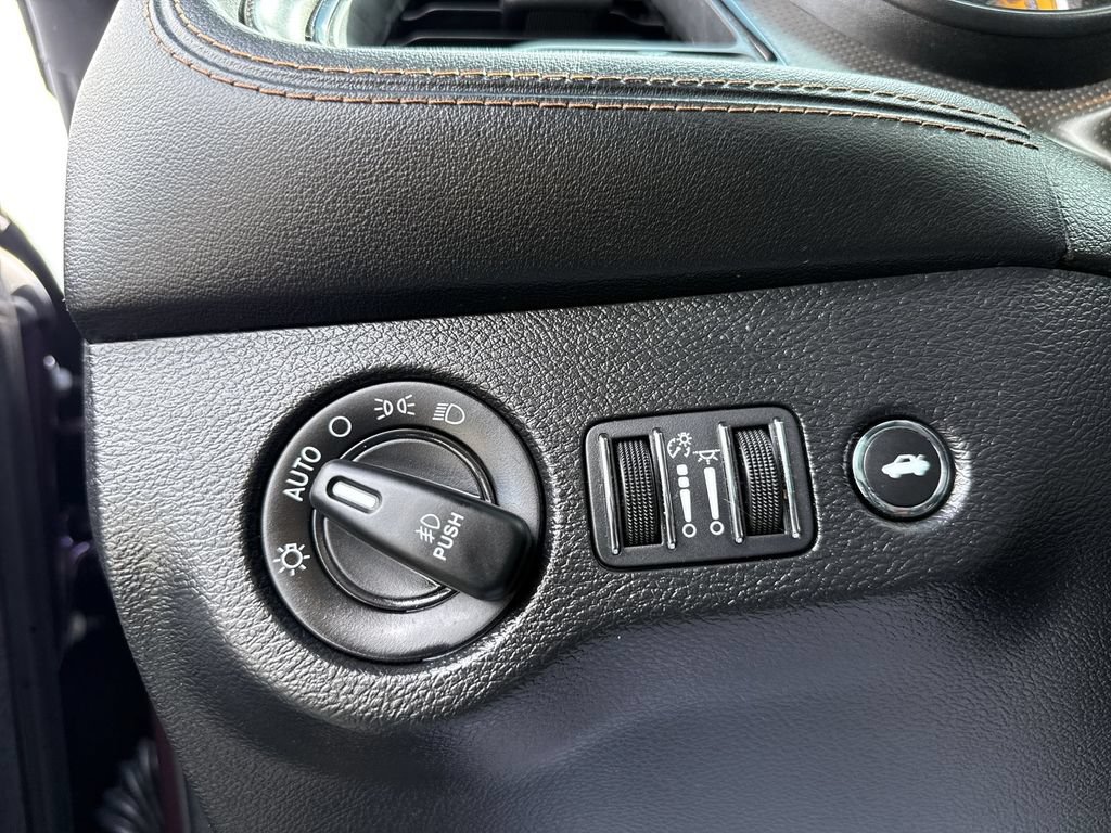 Used 2020 Dodge Challenger R/T RWD image 33