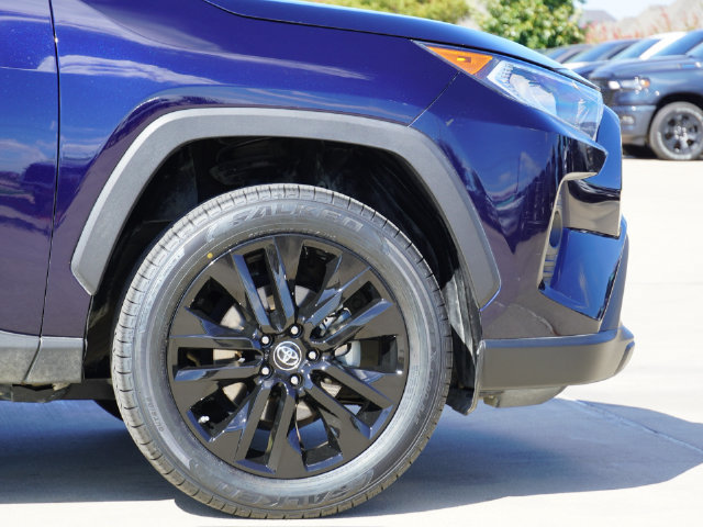 Used 2019 Toyota RAV4 XLE Premium FWD image 19
