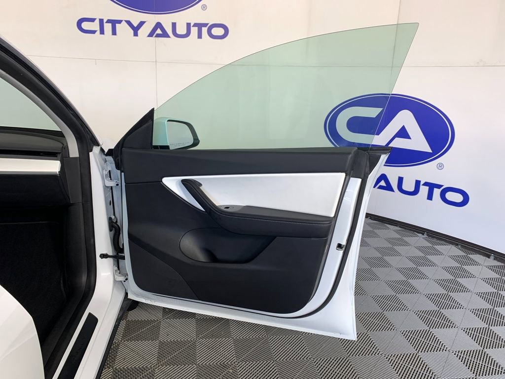 Used 2020 Tesla Model Y Long Range image 38