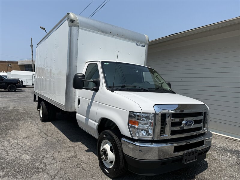 Used 2025 Ford E-450 and Econoline 450 Super Duty w/ Power Equipment Group RWD image 16