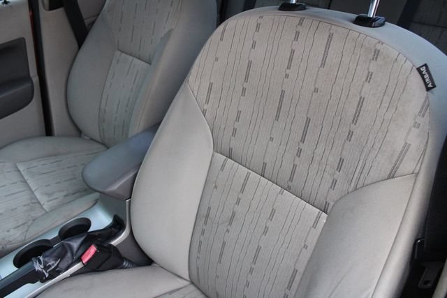 Used 2011 Ford Focus SE w/ Sedan SE Appearance Pkg FWD image 3