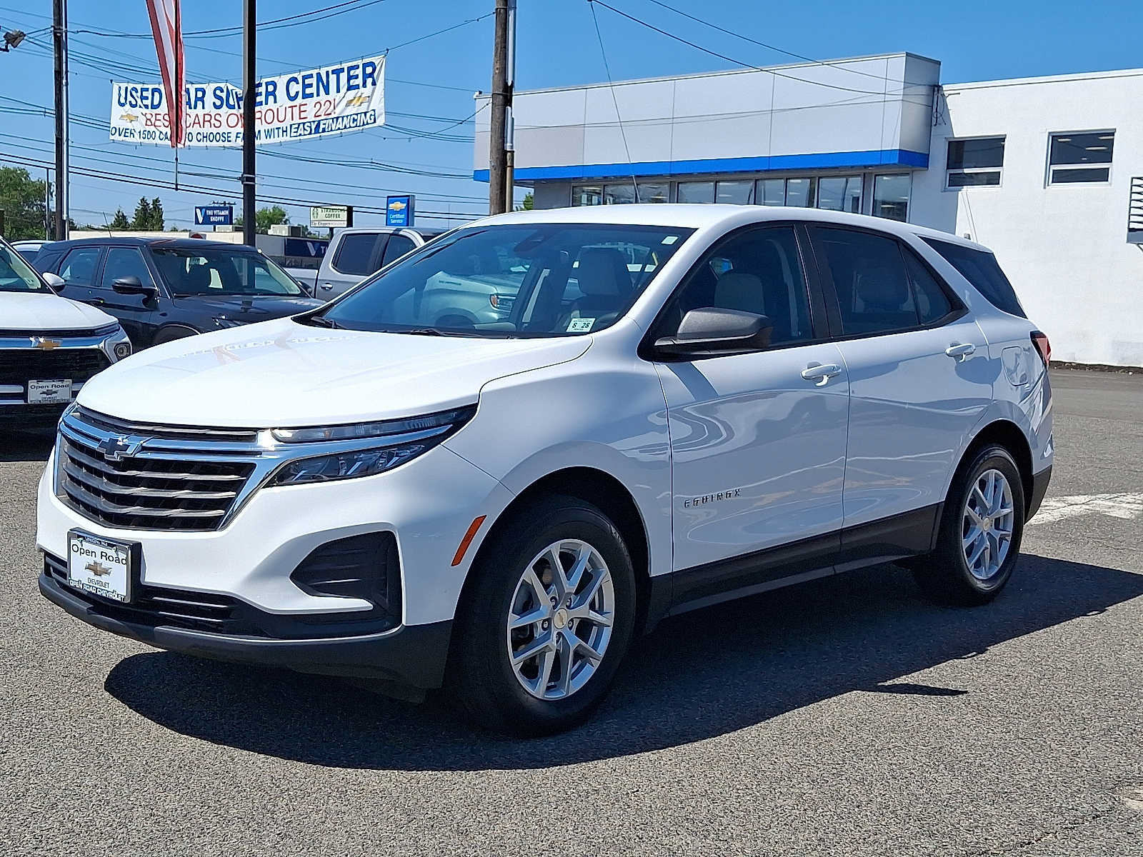 Used 2023 Chevrolet Equinox LS AWD/4WD image 3