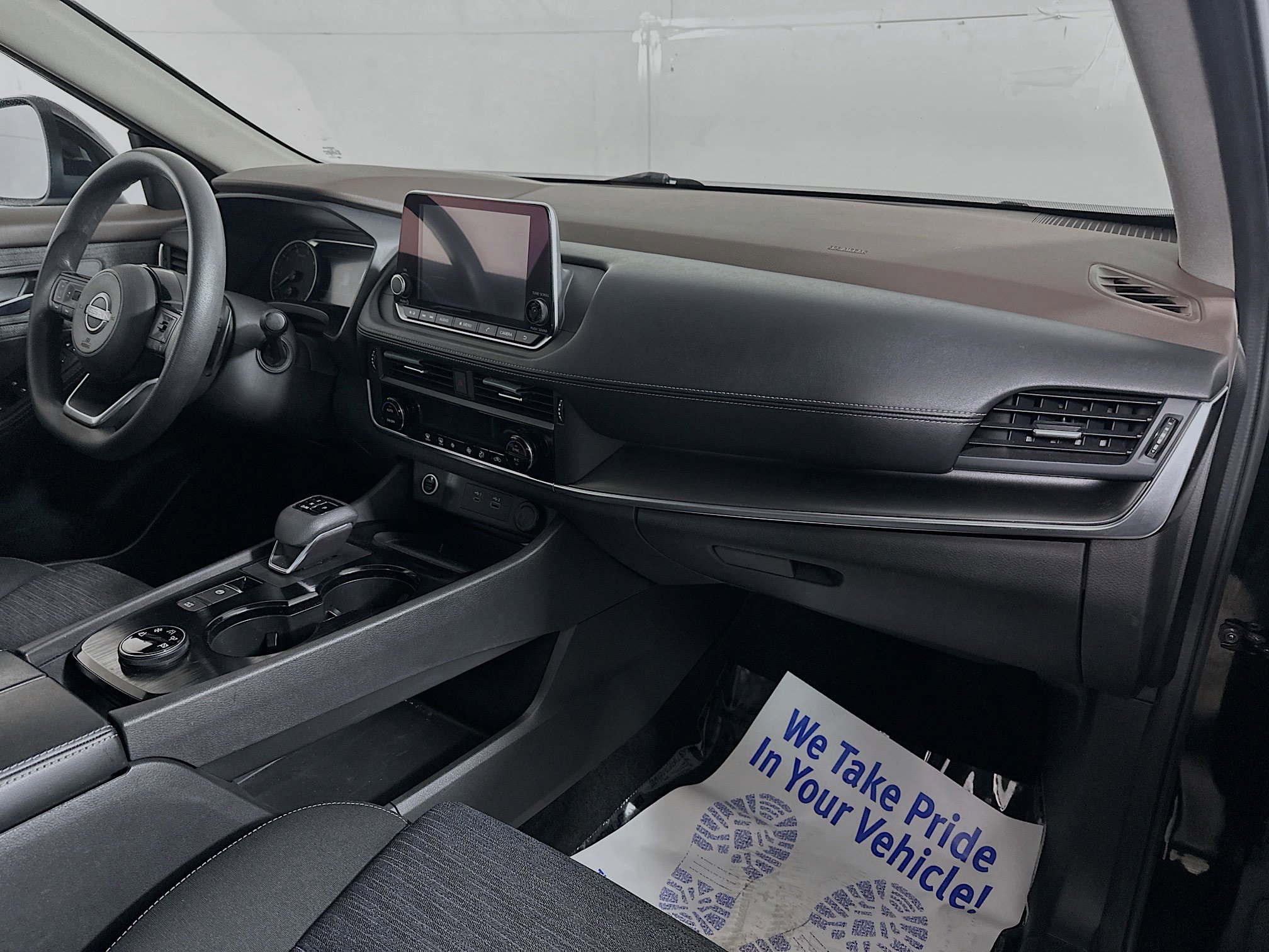 Used 2023 Nissan Rogue SV image 27