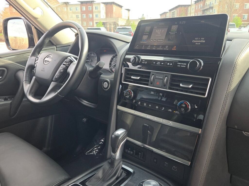Used 2024 Nissan Armada SV image 9