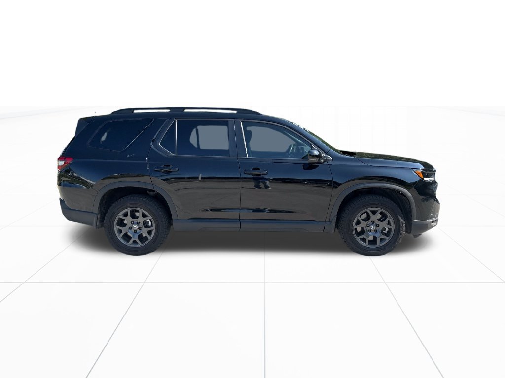 Certified 2025 Honda Pilot TrailSport image 10