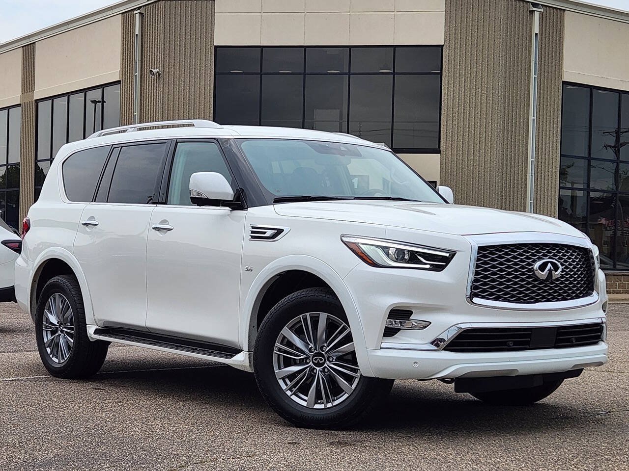 Used 2019 INFINITI QX80 Luxe w/ All-Season Package AWD/4WD image 33
