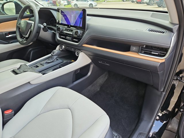 Used 2025 Toyota Grand Highlander AWD image 24