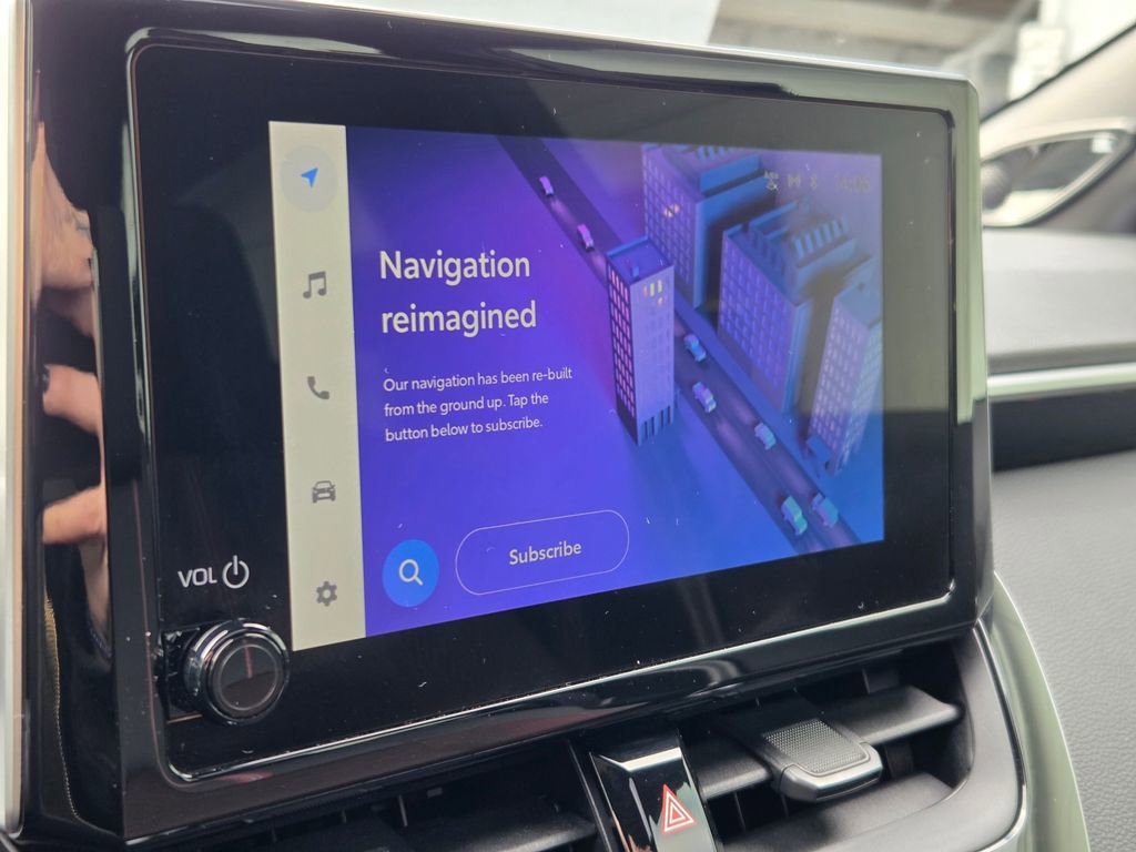 Used 2023 Toyota Corolla SE w/ SE Package image 3