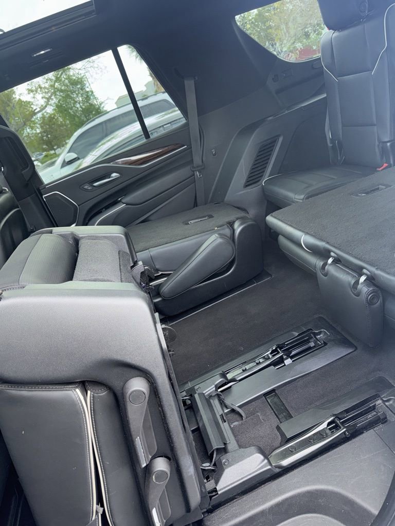 Used 2023 Cadillac Escalade Premium Luxury image 6