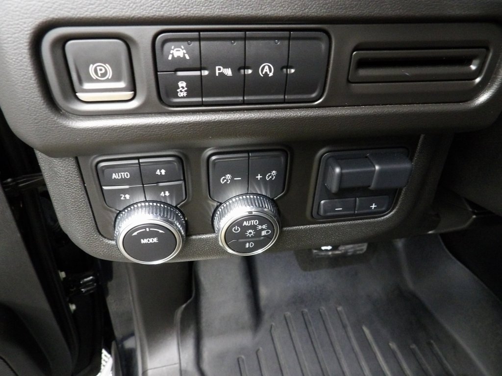 Used 2023 GMC Yukon SLT image 51