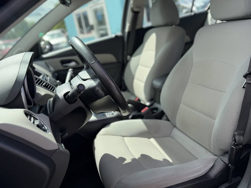 Used 2014 Chevrolet Cruze LT FWD image 14